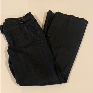 Dark jeans with pleat and wide bottoms